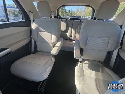 Used 2022 Ford Explorer XLT image 18