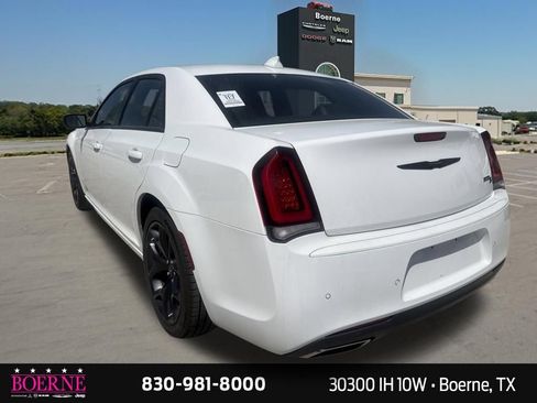 Used 2023 Chrysler 300 S RWD image 9