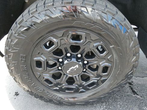 Used 2022 Chevrolet Silverado 2500 LTZ w/ LTZ Plus Package AWD/4WD image 11