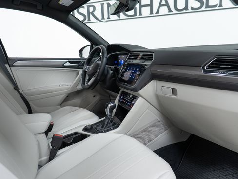 Used 2022 Volkswagen Tiguan SE R-Line image 21