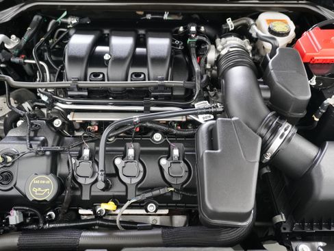 Used 2018 Ford Taurus SE image 25