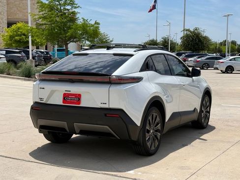 Used 2026 Toyota C-HR AWD/4WD image 4