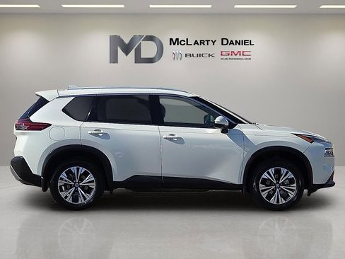 Used 2021 Nissan Rogue SV w/ Premium Package image 6