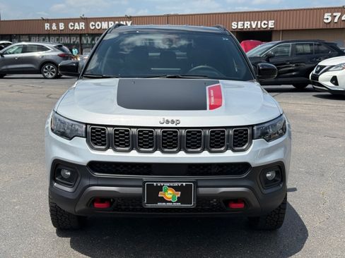 Used 2025 Jeep Compass Trailhawk AWD/4WD image 3