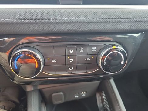 Used 2025 Chevrolet TrailBlazer LT AWD/4WD image 19