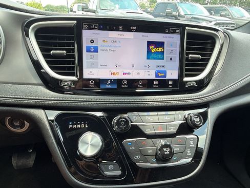 New 2027 Chrysler Pacifica Select FWD image 27