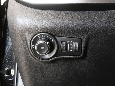 Used 2023 Jeep Compass Latitude AWD/4WD image 16