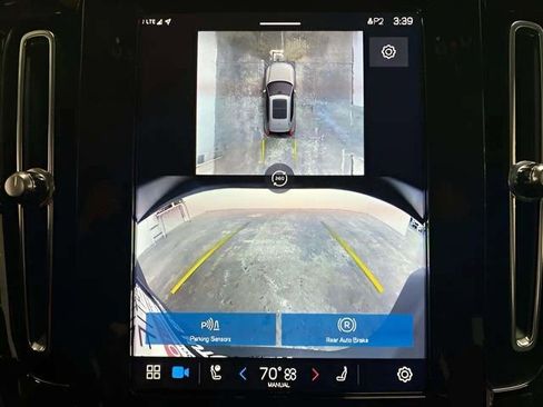 Used 2025 Volvo XC40 B5 Plus image 44