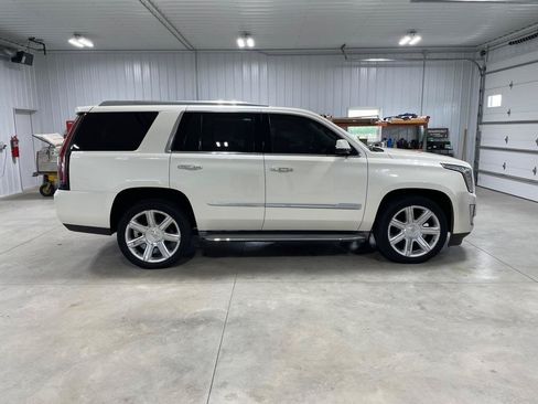 Used 2015 Cadillac Escalade Luxury AWD/4WD image 8