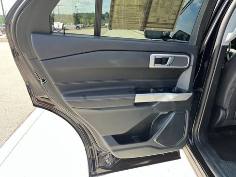 Used 2023 Ford Explorer XLT w/ Equipment Group 202A RWD image 18