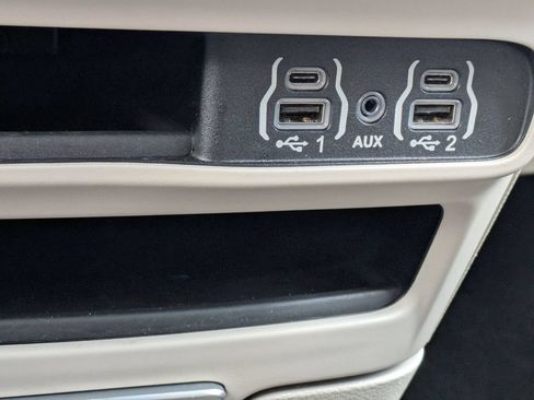 Used 2023 Chrysler Pacifica Touring-L FWD image 30
