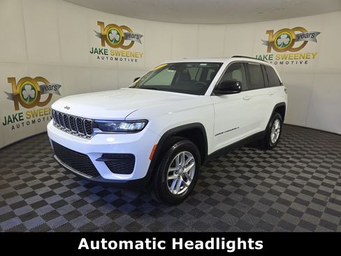 Used 2023 Jeep Grand Cherokee Laredo w/ Luxury Tech Group I AWD/4WD image 3