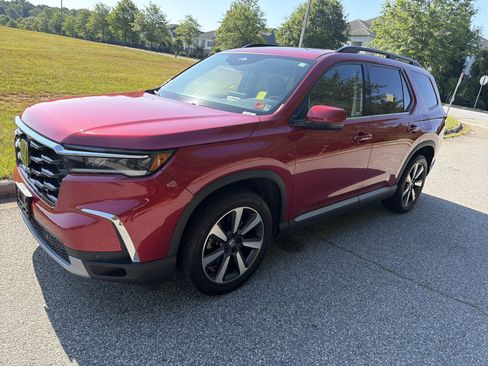 Used 2025 Honda Pilot Touring image 5