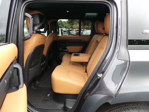 Used 2023 Land Rover Defender 110 V8 AWD/4WD image 41