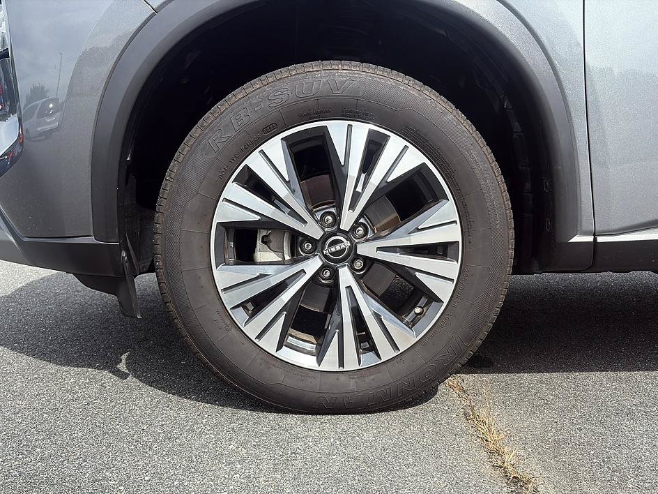 Certified 2023 Nissan Rogue SV FWD image 9