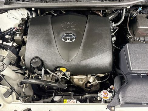 Used 2020 Toyota Sienna XLE w/ XLE Navigation Package FWD image 39