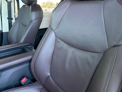 Used 2024 Toyota Sienna Platinum FWD image 10