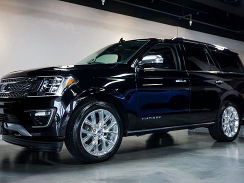 Used 2019 Ford Expedition Platinum image 3