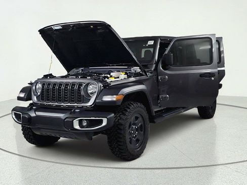 Used 2025 Jeep Gladiator Sport AWD/4WD image 10