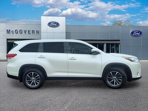 Used 2019 Toyota Highlander XLE AWD/4WD image 6
