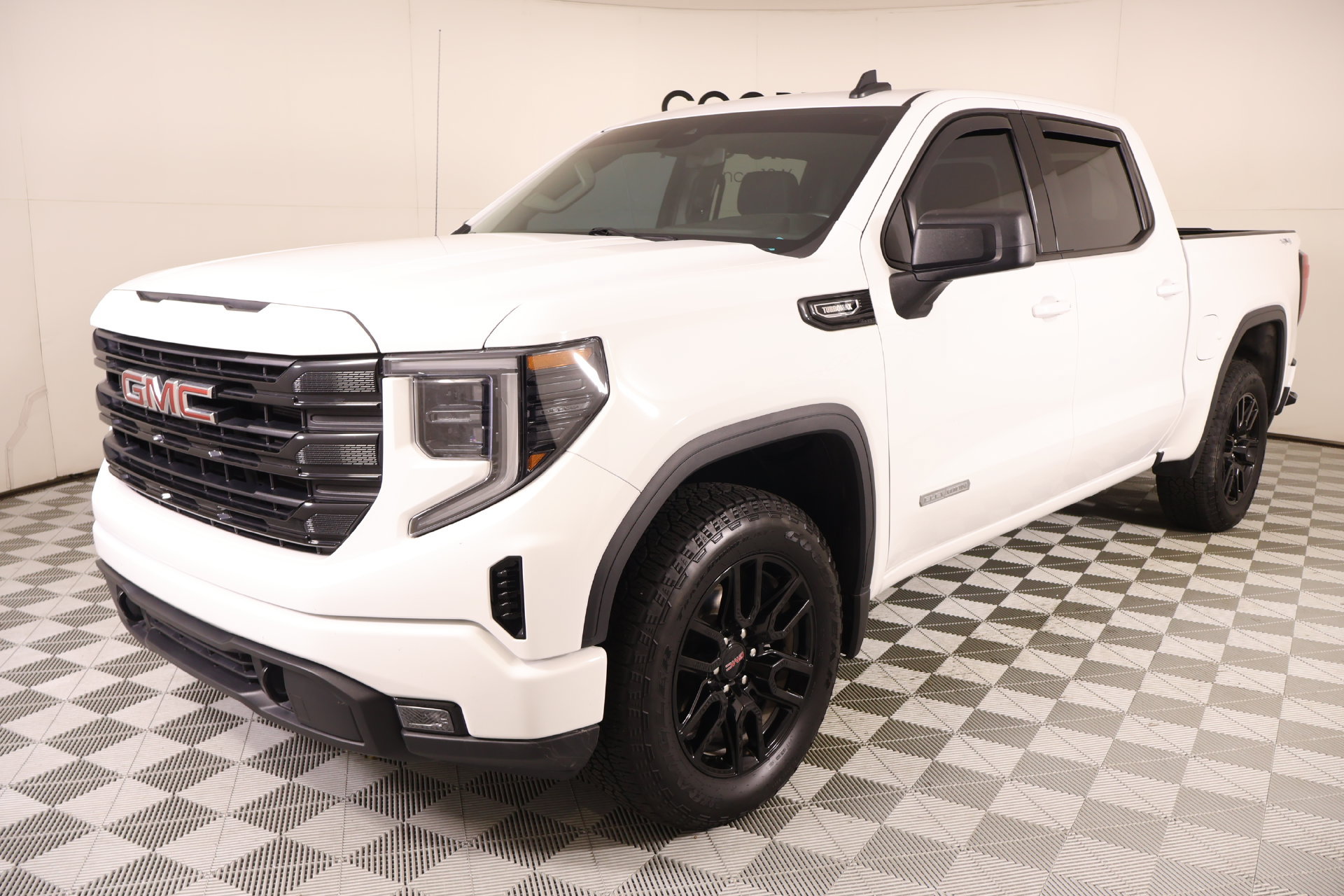Used 2025 GMC Sierra 1500 Elevation AWD/4WD image 10