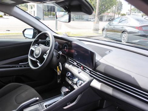 Certified 2024 Hyundai Elantra SEL FWD image 21