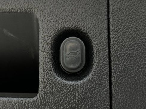 Used 2015 Cadillac Escalade Luxury RWD image 33