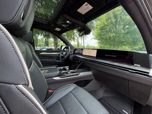 Used 2025 Cadillac Escalade ESV Premium Luxury w/ LPO, Radiant Package AWD/4WD image 30