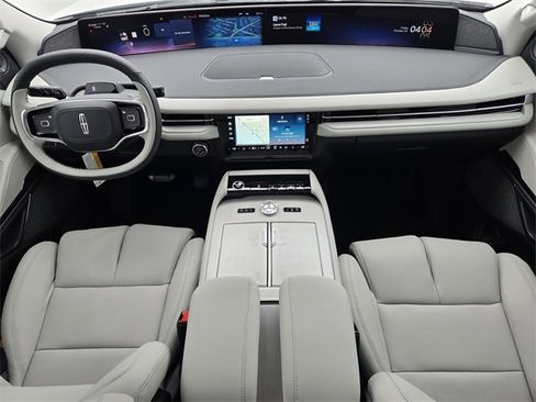 New 2025 Lincoln Navigator L Reserve image 24
