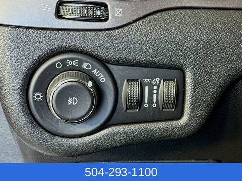 Used 2020 Jeep Cherokee Latitude Plus FWD image 12