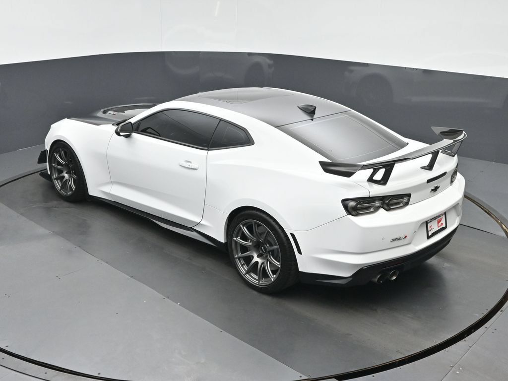 Used 2019 Chevrolet Camaro ZL1 RWD image 32