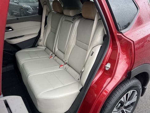 Used 2021 Nissan Rogue SV w/ Premium Package image 18