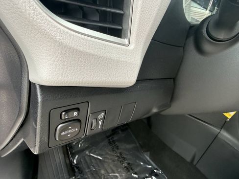 Used 2015 Toyota Corolla LE FWD image 17