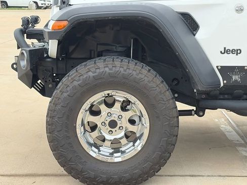 Used 2020 Jeep Wrangler Sport AWD/4WD image 5