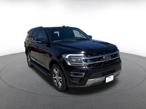 Used 2024 Ford Expedition Limited AWD/4WD image 3
