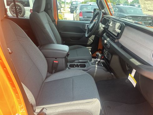 New 2025 Jeep Gladiator Sport image 29