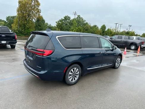 Used 2022 Chrysler Pacifica Limited FWD image 13