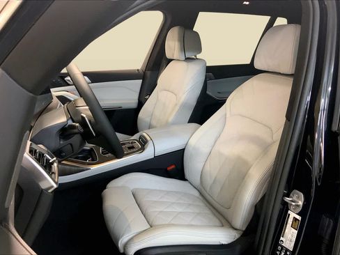 Used 2026 BMW X7 xDrive40i w/ Executive Package AWD/4WD image 9