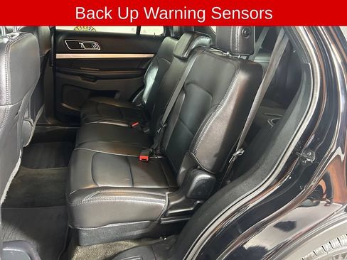 Used 2017 Ford Explorer XLT w/ Equipment Group 202A AWD/4WD image 13