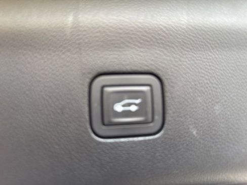 Used 2024 Buick Enclave Essence w/ Sport Touring Edition FWD image 7