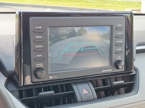Used 2021 Toyota RAV4 XLE AWD/4WD image 16