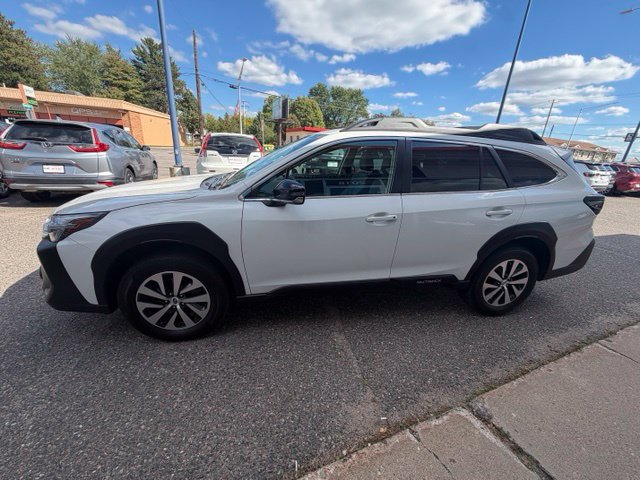 Used 2023 Subaru Outback Premium AWD/4WD image 4