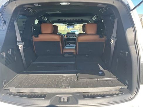 Used 2024 INFINITI QX80 Sensory w/ All-Season Package image 21