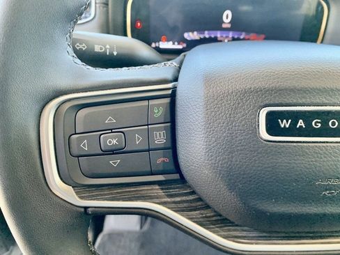 Used 2024 Jeep Wagoneer Series II w/ Flexible Seating Group image 35