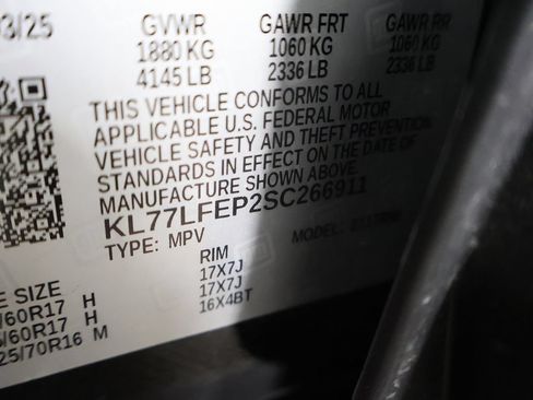 Used 2025 Chevrolet Trax LS FWD image 42