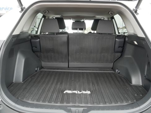 Used 2022 Toyota RAV4 XLE w/ Convenience Package AWD/4WD image 18