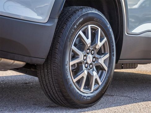 Used 2023 GMC Acadia SLE w/ Driver Convenience Package image 9