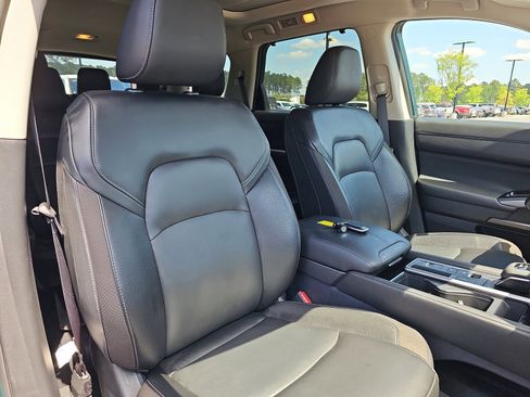 Used 2024 Nissan Pathfinder SL w/ SL Premium Package image 10