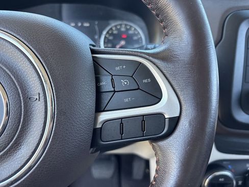 Used 2017 Jeep Renegade Latitude w/ Popular Equipment Group image 29