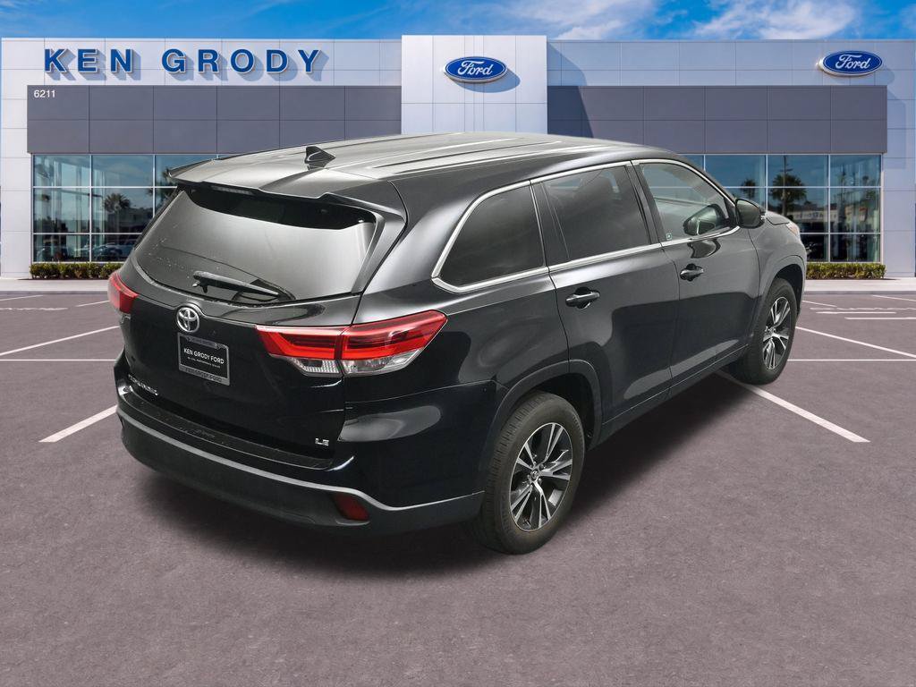 Used 2017 Toyota Highlander Plus w/ Carpet Mat Package FWD image 14